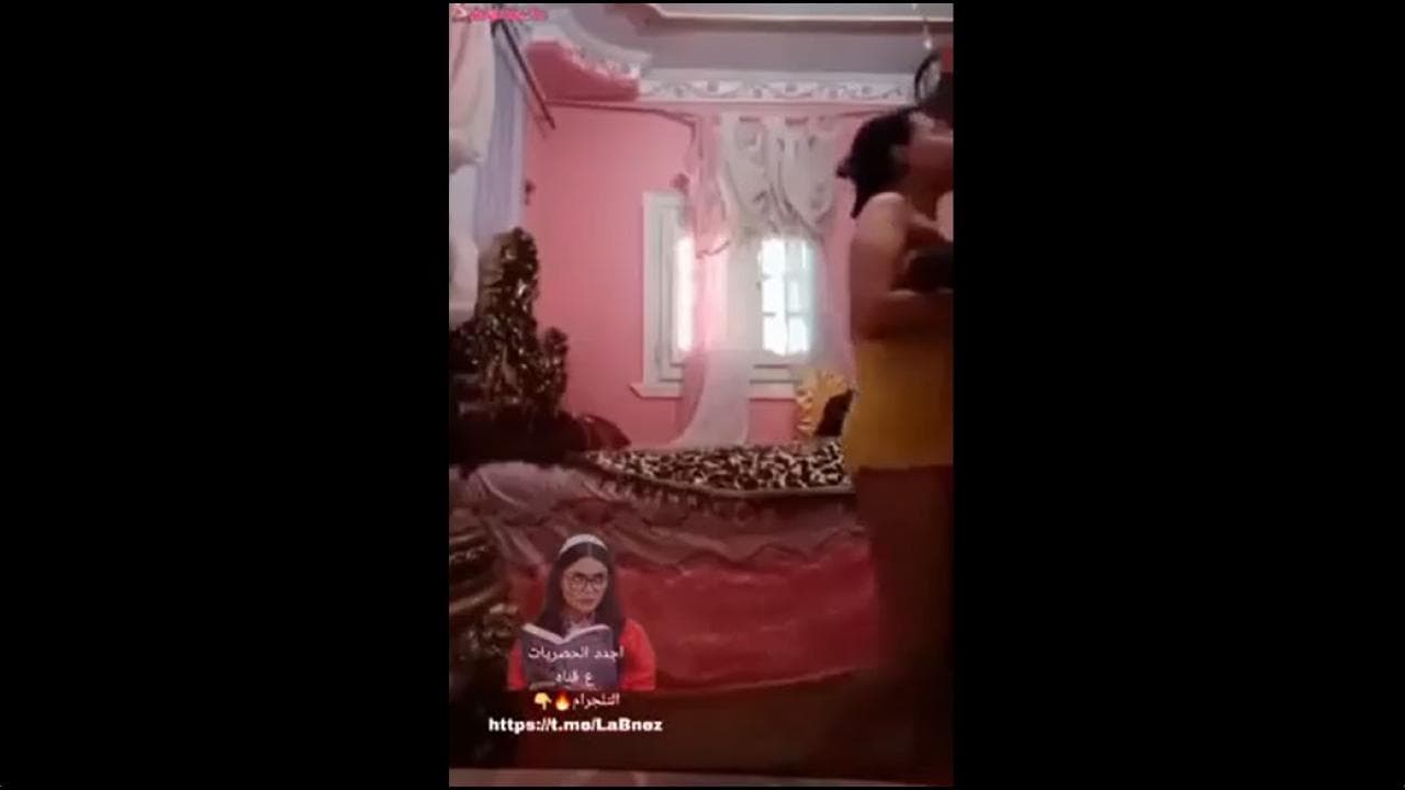 شاب هايج يجيب خطيبته البيت ويقفش فيها ويركبها سكس مصري