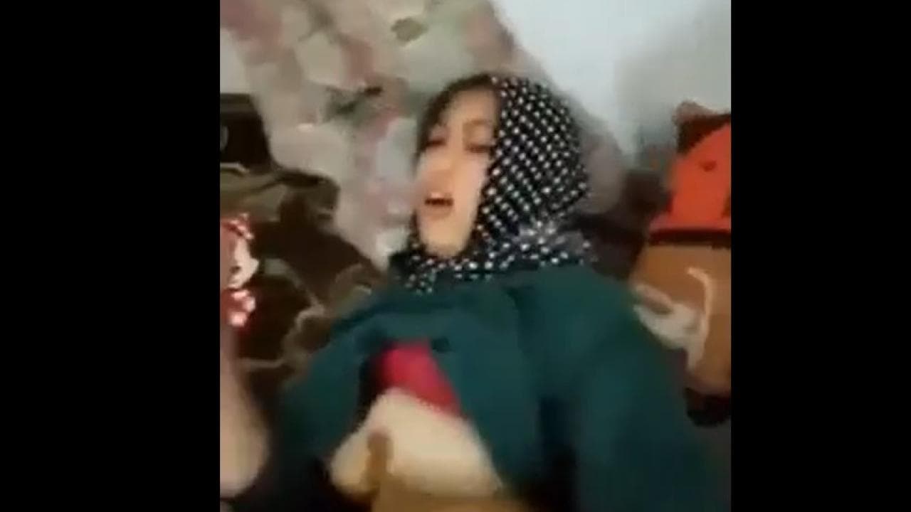 سعودي يفشخ خادمته الفلبينية المحجبة بقوة - سكس منزلي ساخن